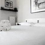 Apartment Contrasti - Black & White