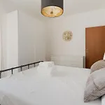Guesthost - M1 Pasteur With Balcony * Milano