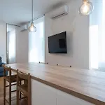 アパート Splendid One Bedroom De Angeli 2nd Fl - Mirable Pm ミラノ