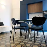 Comecasa Sforza Chic -10 Min Walk From Duomo アパート ミラノ