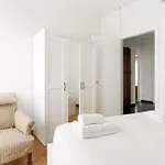 Guesthost - M4 California Bright Apartment