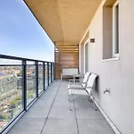 Giaxtower Gym & Pool Skyline View 20' Piano Apartment *