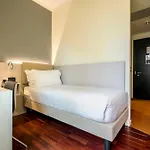 Hotel 43 Station 3*