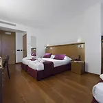 Urban Hive 4*