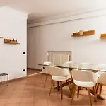 Youhosty - Secret Garden Apartment