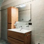 Youhosty - Secret Garden Apartment *
