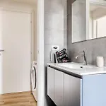 شقة Joivy Stylish 2-bedroom Flat Near Citylife District ميلان