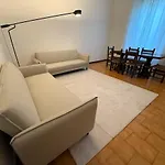 Holiday home 70s Vibes Flat Close To Bocconi Milan