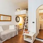 Cozy Near The Arch Of Peace شقة