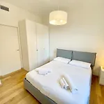 Penthouse With Panoramic Terrace-8 Minutes From The Duomo Милан