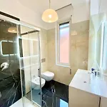Penthouse With Panoramic Terrace-8 Minutes From The Duomo Апартаменты *