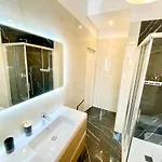 Penthouse With Panoramic Terrace-8 Minutes From The Duomo Апартаменты