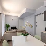 Fabbri Palace - B アパート *