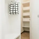 Guesthost - Corso Chic Apartment Milan