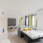 Guesthost - Modern Precotto Apartment
