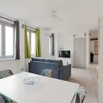 Guesthost - Modern Precotto * Milan