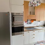 Attico Lux - Penthouse Near The Metro With Garage דירה *