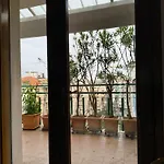Attico Lux - Penthouse Near The Metro With Garage דירה *