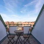 Nest Terrace Next To Frattini Metro Stop Milán