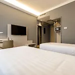 Hotel 43 Station 3*