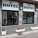 Salus Hotel *