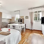 Alessia's Flat - Perini 아파트