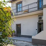 Habesha Flats - A Quiet Retreat Just Steps From The Metro M1 *