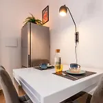Habesha Flats - A Quiet Retreat Just Steps From The Metro M1 *