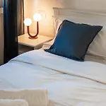 شقة Habesha Flats - A Quiet Retreat Just Steps From The Metro M1 *