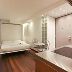 Hacca Collection - Charming In Corso Magenta Apartment