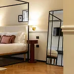 V-collection Solferino Milan