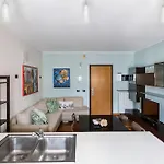 Modern With Jacuzzi, Terrace And Private Garage Apartment *
