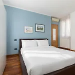 Modern With Jacuzzi, Terrace And Private Garage Apartment *