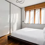 Modern With Jacuzzi, Terrace And Private Garage Apartment *