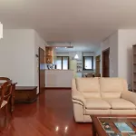 شقة Metro 4 Spacious And Bright Three-room ميلان