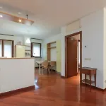 Metro 4 Spacious And Bright Three-room
