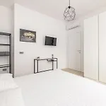 Solari Boutique * ميلان
