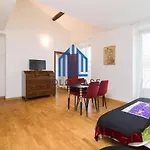 Апартаменты In The Heart Of The Navigli Nightlife *
