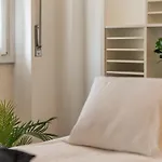 Apartment Station - Private Terrace, Netflix & Wi-fi *