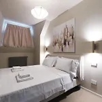 Duomo Luxury Xii דירה