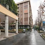 Private Parking - Stylish Navigli Loft דירה מילאנו