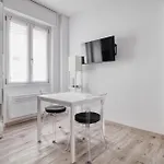 Domusmi Via Fiuggi Apartamento Milão