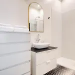 Just Urban - Chic & Stylish In Center - 1 Min M2 Metro Lejlighed