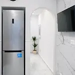 Bed & Garage In דירה
