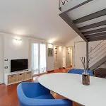 Comfort And Design Between Portello And Citylife Apartment