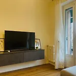 Cassala 45 - Di Design Ristrutturato, 2 Camere, Navigli Appartement