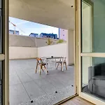 Just Urban - Bright With Terrace - M4 Tolstoj Apartment *