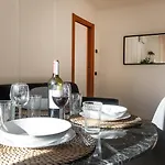 شقة Casa Enea Luxury House - Bocconi Navigli - Private Parking *