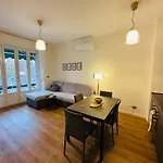 Cassala 45 - Di Design Ristrutturato, 2 Camere, Navigli * Milaan