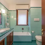 شقة Metro 4 Spacious And Bright Three-room